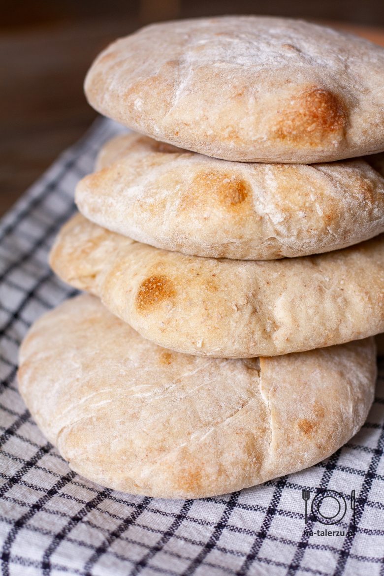 Chlebek Pita Przepis Na Chleb Arabski Na Talerzu Pl