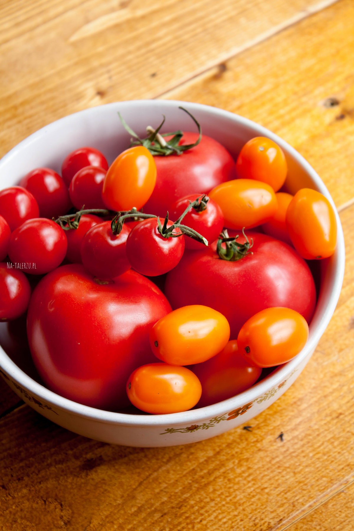 sałatka z pomidorów