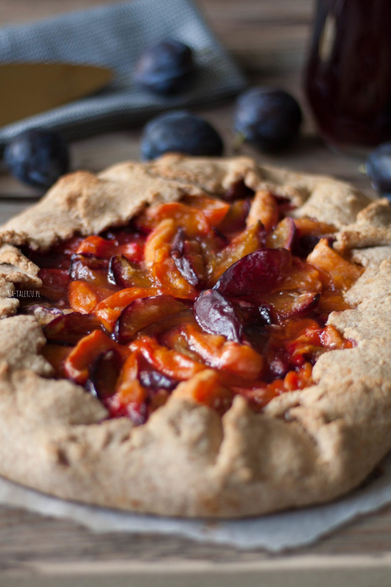 fit tarta ze śliwkami i morelami
