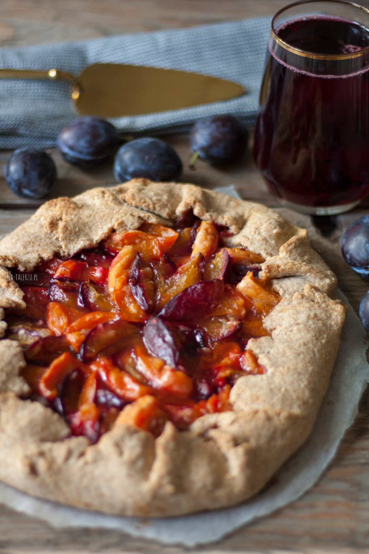fit tarta ze śliwkami i morelami