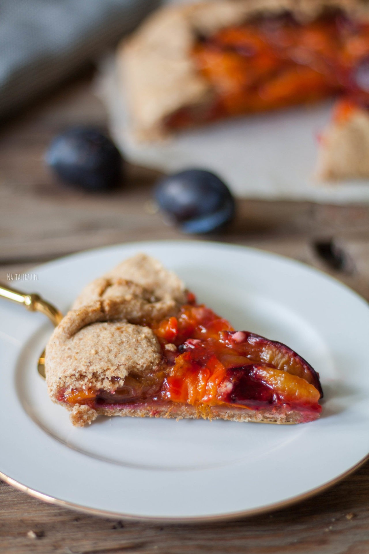 fit tarta ze śliwkami i morelami