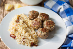 keftedes - greckie pulpeciki z orzo z suszonymi pomidorami