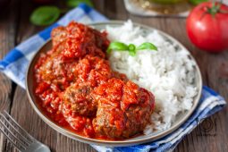 Soutzoukakia greckie klopsiki w sosie pomidorowym