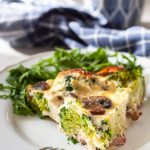Frittata z pieczarkami, szynką i brokułem