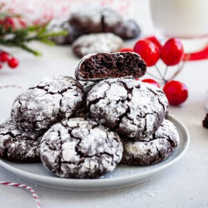 Popękane ciasteczka czekoladowe chocolate crinkle cookies