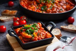 Hiszpański gulasz z kurczakiem i chorizo