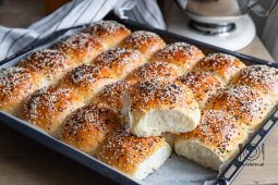 Tureckie bułeczki śniadaniowe pogaca