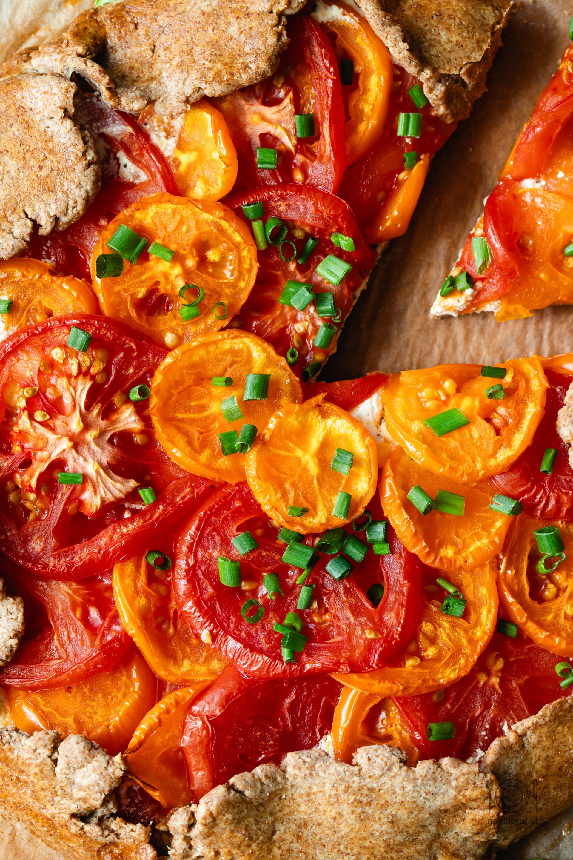 Galette z pomidorami i ziołowym twarogiem