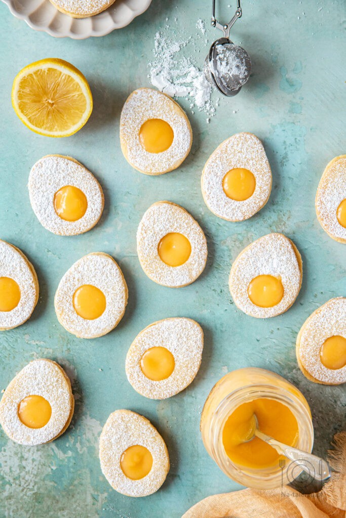 Wielkanocne ciasteczka jajeczka z lemon curd kremem cytrynowym