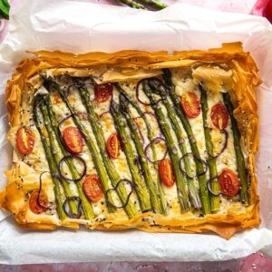 Tarta ze szparagami z ciasta filo