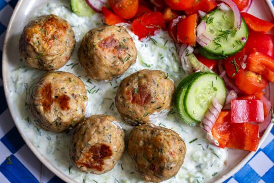 Pieczone greckie pulpeciki z indyka i cukinii