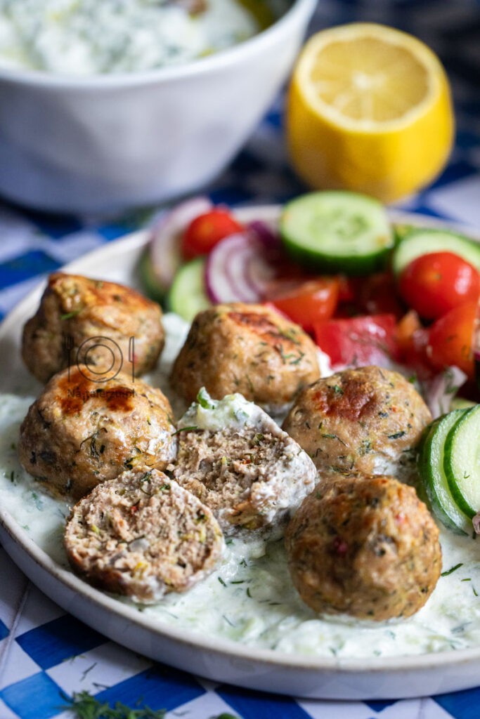 Pieczone greckie pulpeciki z indyka i cukinii 