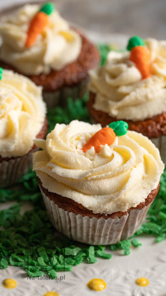 Babeczki marchewkowe z kremem z serka śmietankowego
