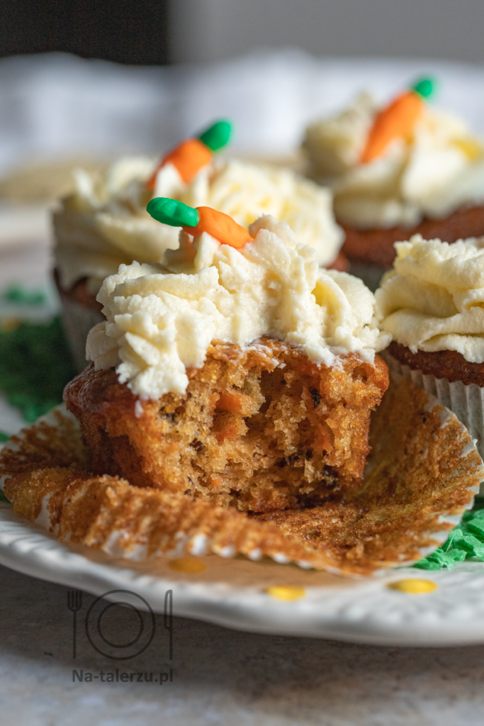 Babeczki marchewkowe z kremem z serka śmietankowego